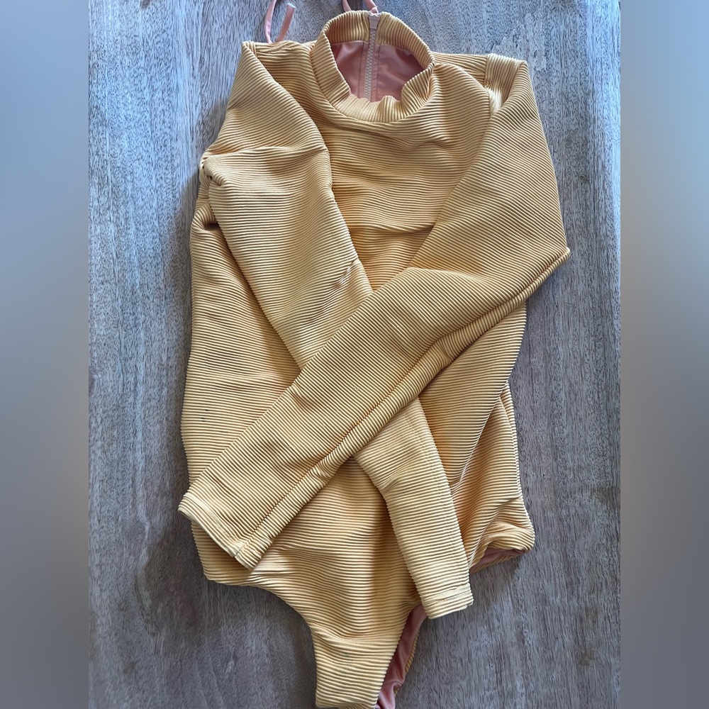 Of one sea rash guard